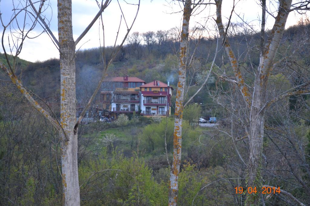 Mouson Melathron Hotel Elafina Luaran gambar