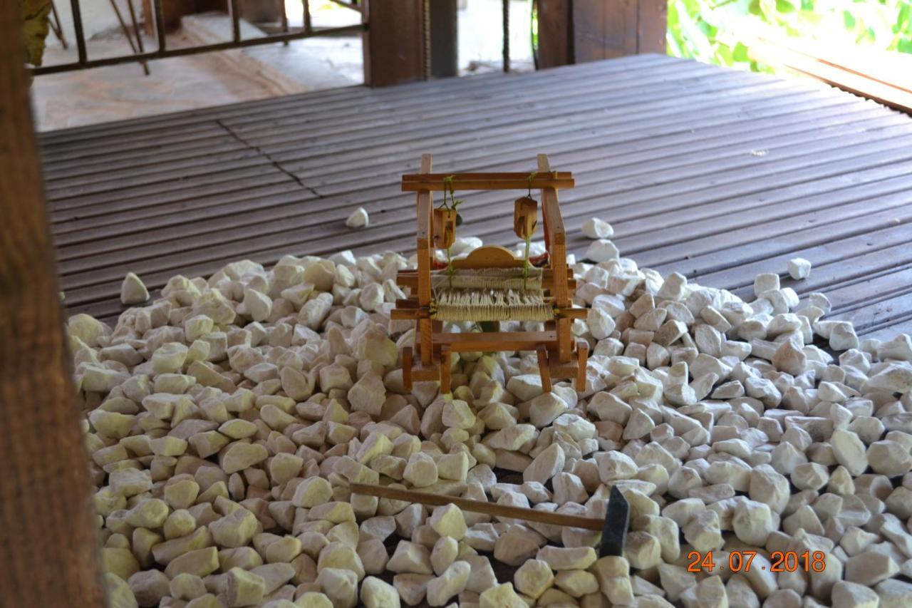 Mouson Melathron Hotel Elafina Luaran gambar
