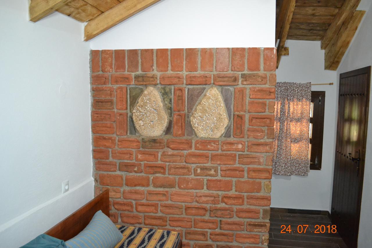 Mouson Melathron Hotel Elafina Luaran gambar
